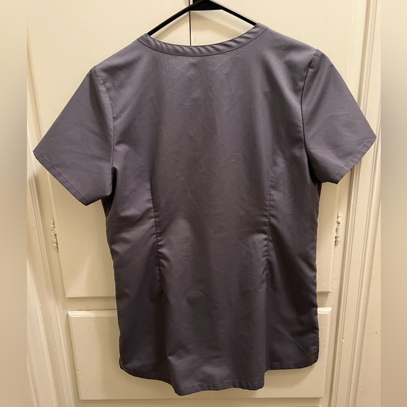 EON by Maevn grey scrub set. Size X-Small. Gently used condition. - Picture 3 of 9